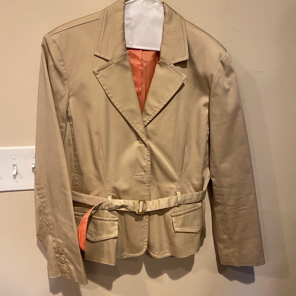 New York City Design Co tan belted jacket.​